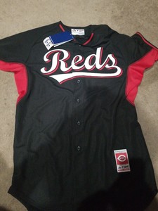 reds black jersey