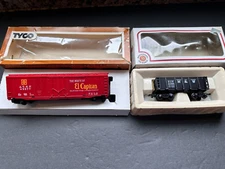 HO Scale Set Of 2 Freight Cars NIB El Capitan 50' Plug Door & N&W Ore Car