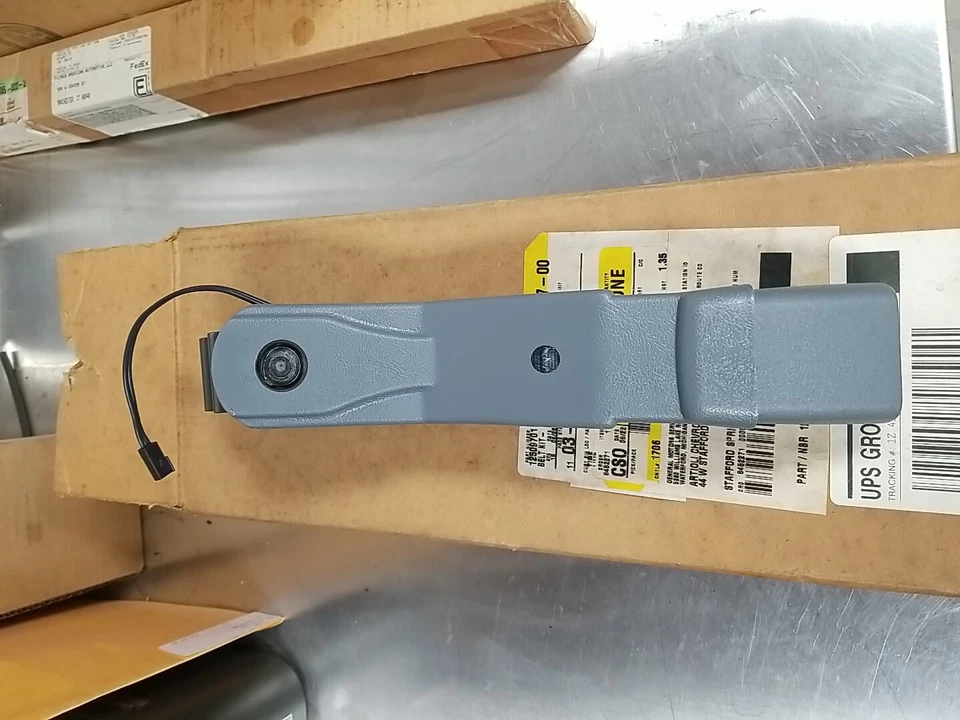 Nuevo de Lote Antiguo Oldsmobile GM OEM 92-96 Silhouette Cinturón de Seguridad Delantero-Hebilla Izquierda LH 12509701 Foto 2 de 4