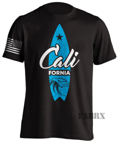 T-shirt a maniche corte California Surfing tavola corta bandiera USA spiaggia nuova - Foto 1 di 5