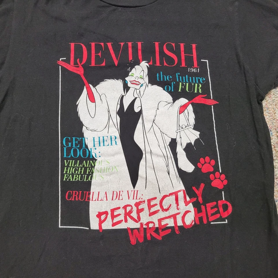 Camisa Disney Para Hombres Mediana Negra Villanos Cruella Deville 101 Dalmations Diavilish Foto 3 de 4