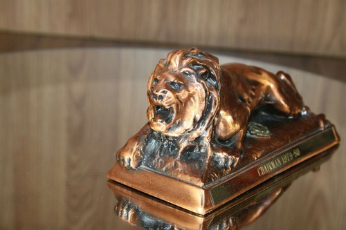 Vintage International Lions Club Commemorative Figurine Chairman 1979-80 Copper - Picture 2 of 8