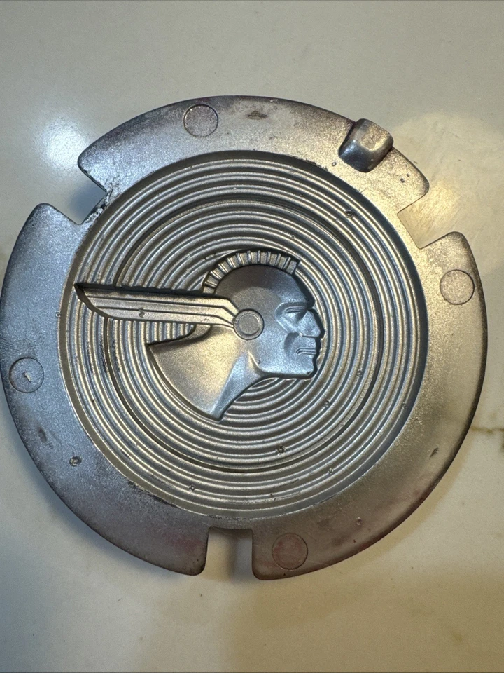  GM 1951 1952 Pontiac Chieftain Volante Bocina Botón Emblema Insignia Original Foto 2 de 3