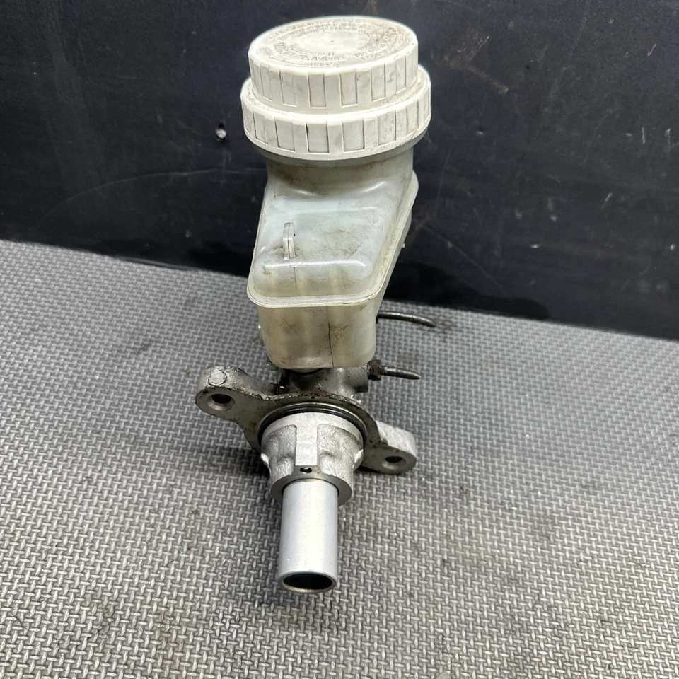 Б/у главный тормозной цилиндр Mitsubishi Eclipse 2006 2,4 л автомобильный полный привод - Изображение 3 из 4