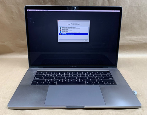 MacBook Pro Touch 15" 2017, i7-7700HQ @ 2.8GHz, 16GB RAM, 500GB SSD, No OS, READ