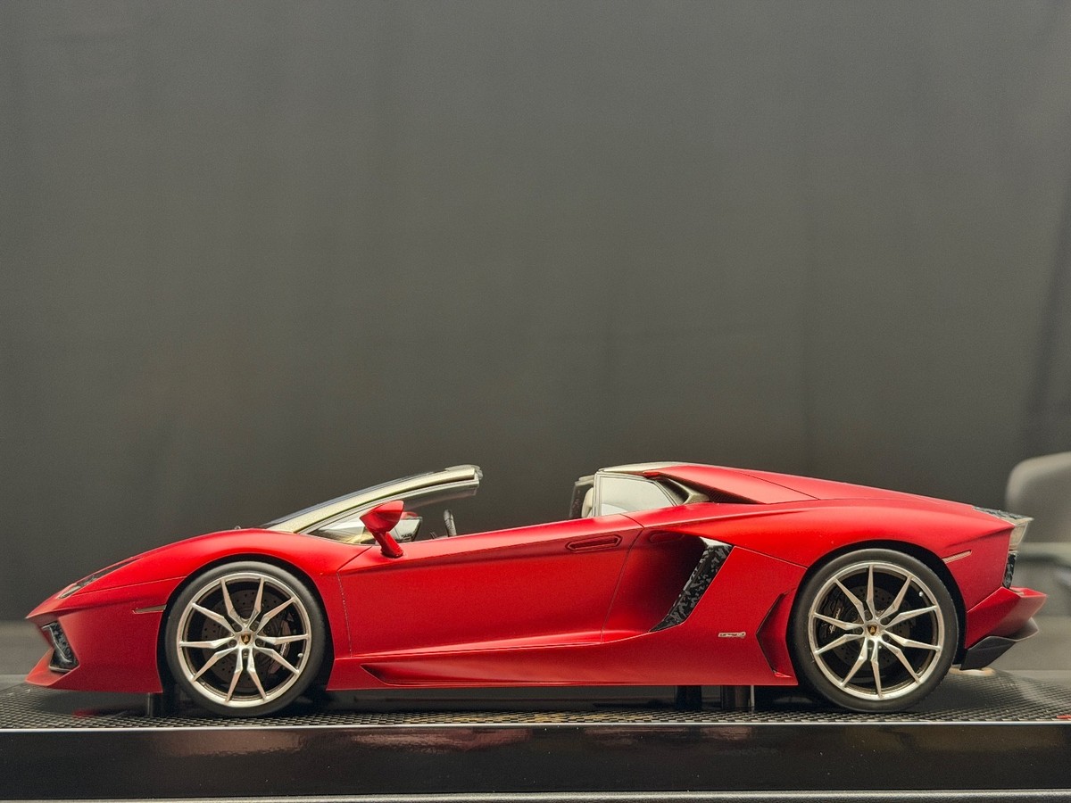 Lamborghini Aventador Roadster (Red/ Hand signed) [MR Collection