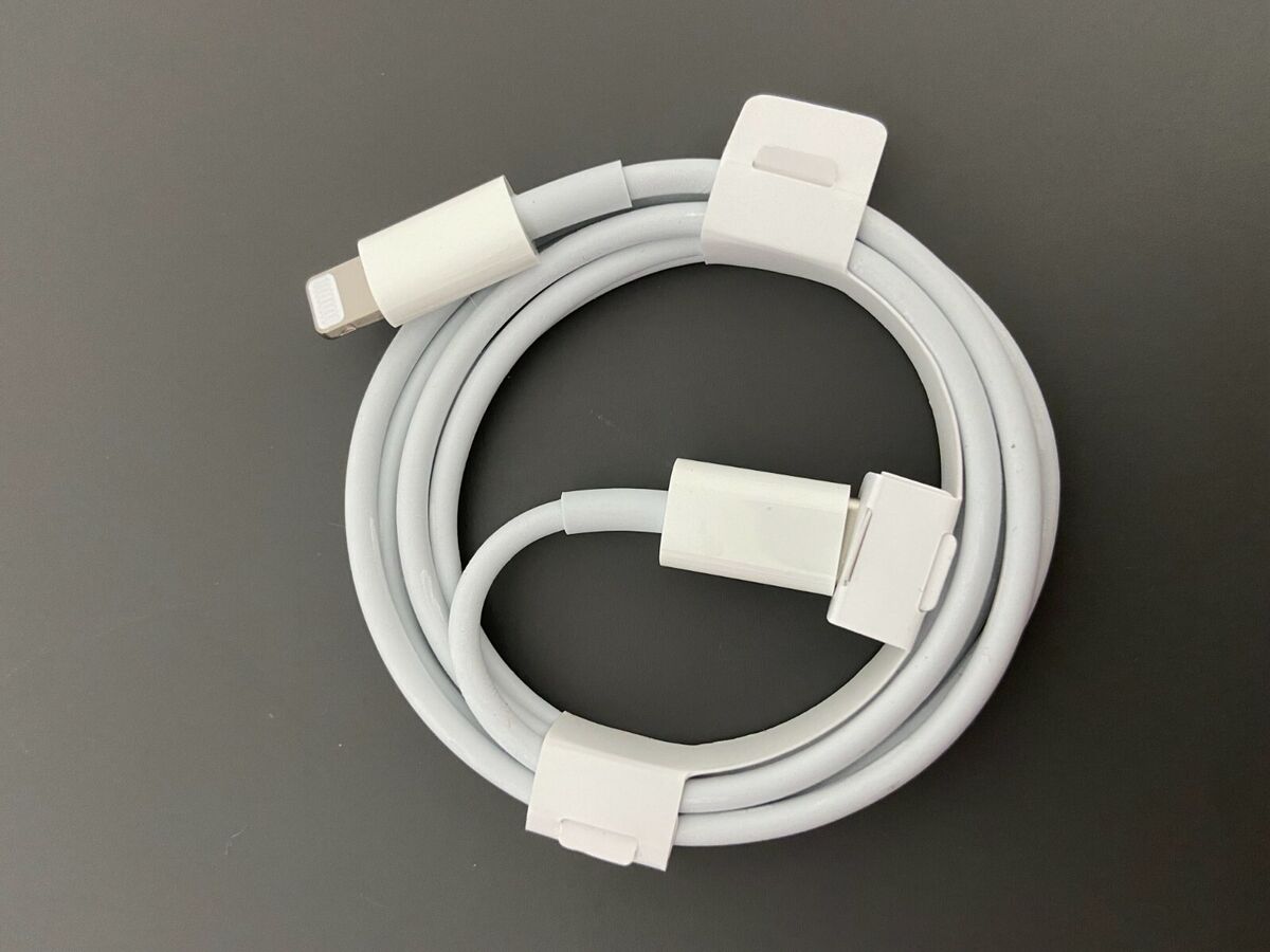 Genuine Original Apple Type C USB C to lightning cable for iPhone 12 Pro Max Genuine Original Apple Type C USB C to lightning cable for iPhone 12 Pro Max