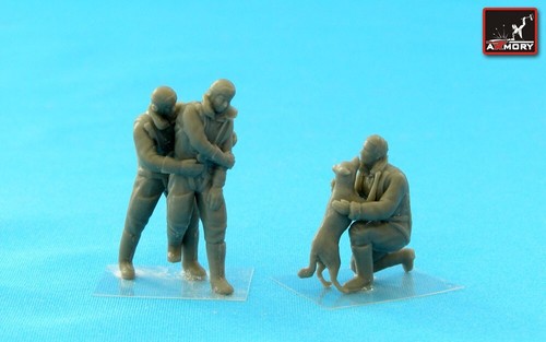 Armory Models AR F7224b Scale Friends 1:72 RAF WWII crewmen high altitude outfit - Picture 2 of 24