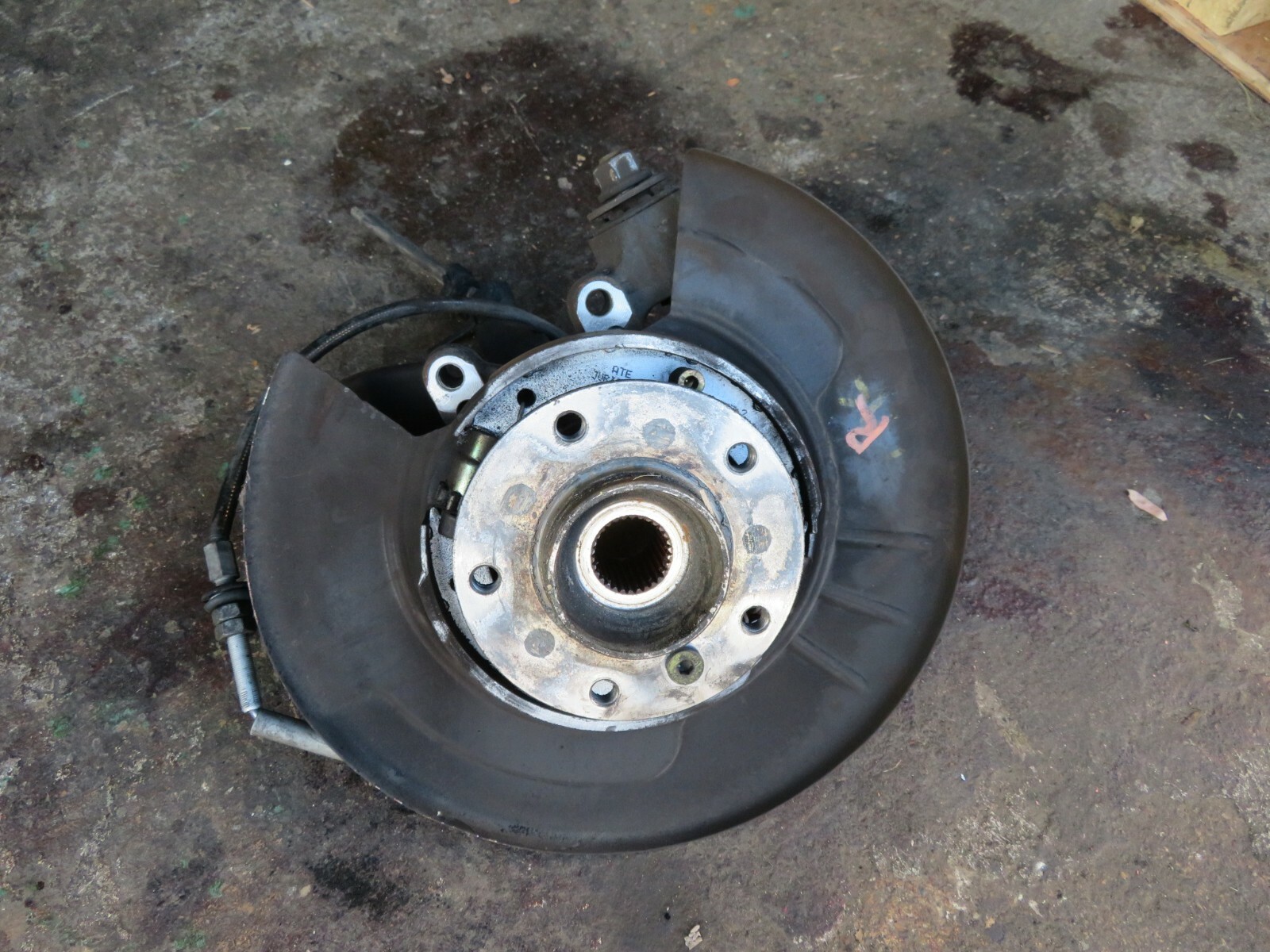 1999-2004 BENTLEY ARNAGE RED LABEL REAR RIGHT PASSENGER SIDE SPINDLE KNUCKLE OEM