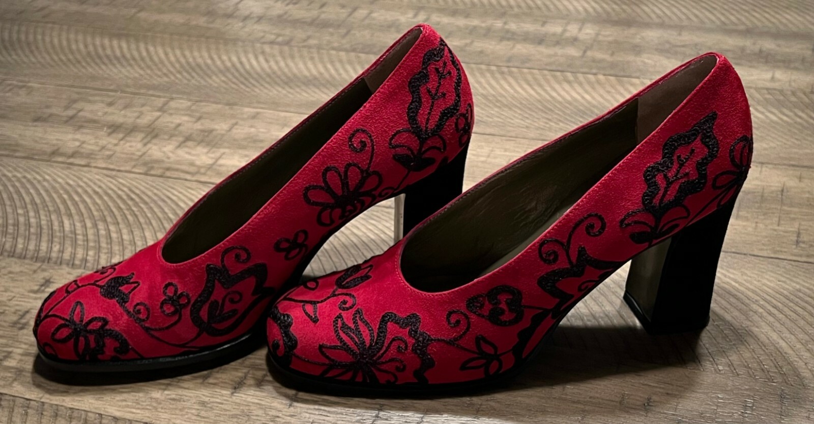 RARI Tacchi Floreali Yves Saint Laurent Ricamo Seta Crepe Rosso e Nero