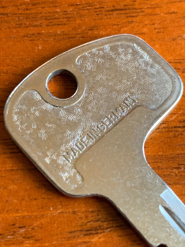 Llave de encendido en blanco Ferrari/ZIZINAN rara nueva de colección se adapta a 365GT4 GTC 400 400i 330 Foto 2 de 4