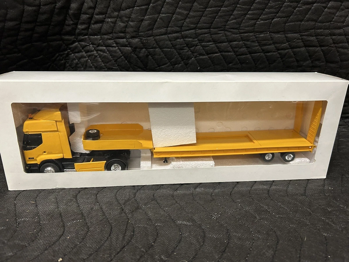 CAMION TRACTEUR MERCEDES ACTROS Ecurie F1 BURAGO éch 1/43è L=14,5cm EUR