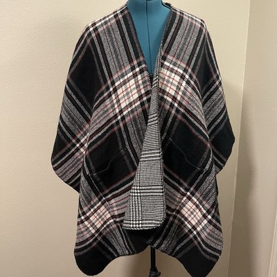 Wrap Shawl Poncho Plaid Reversible Pockets Black White Red Warm Cozy Cabin
