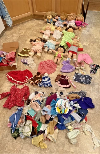 Vintage Cabbage Patch Kid Lot of 12 Doll-Good Condition 1978-04 w/lots of cloths