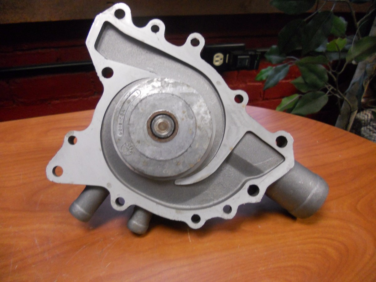 Pompe à Eau 405 - Équipement Auto