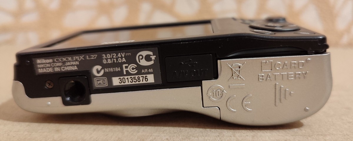 Camera Nikon Coolpix L27 16.1MP Silver Digital Compact
