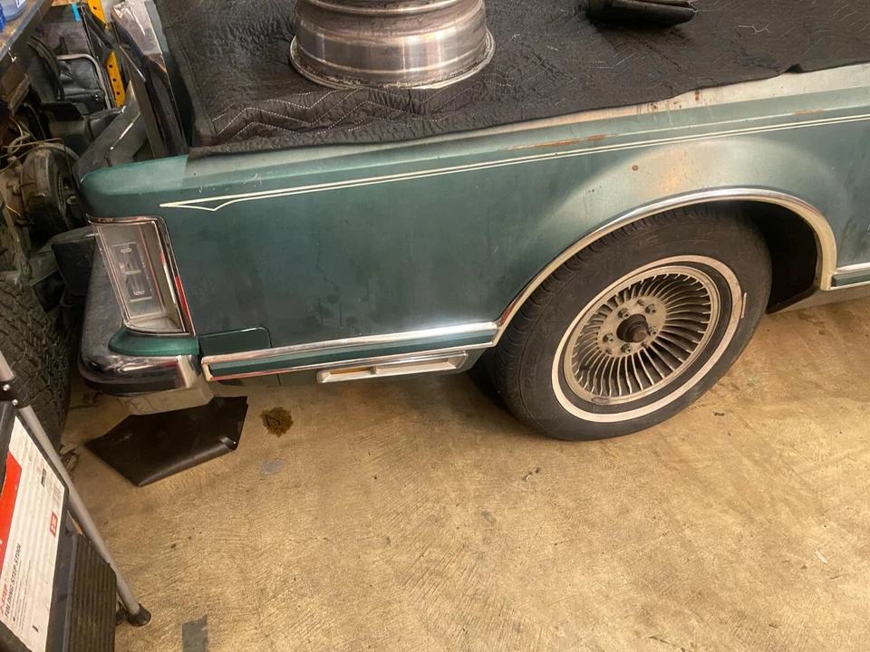 Lincoln Mark V Wheel Molding LH DRIVER FRONT 1977 1978 1979 - Image 2 of 4
