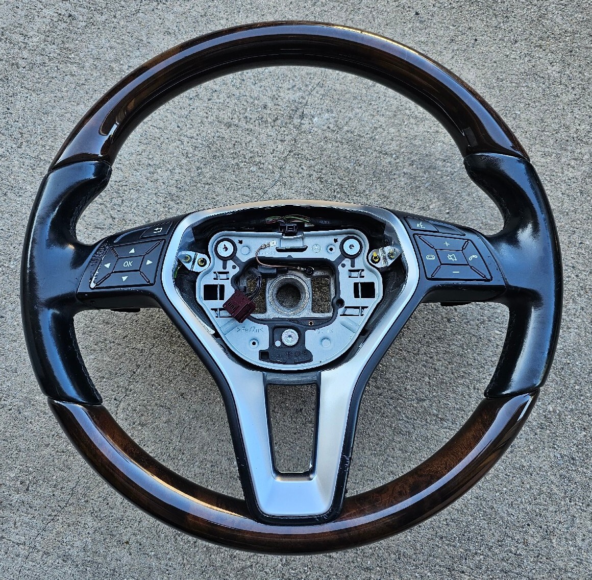 メルセデスベンツ W218 CLS ウッドコンビハンドル A2184600403 Mercedes Benz E350 E550 CLS W218 Steering Wheel 14 15 A2184604418