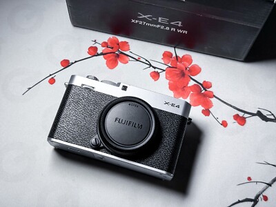 Fujifilm X-E4 spiegellos 26,1 MP X-Trans - funktioniert, Displayglas gebrochen, Fuji