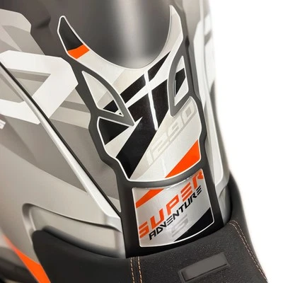 AZ GRAPHISHOP Paraserbatoio per KTM 1290 Super Adventure S 2023-2024 GP-900 SILVER