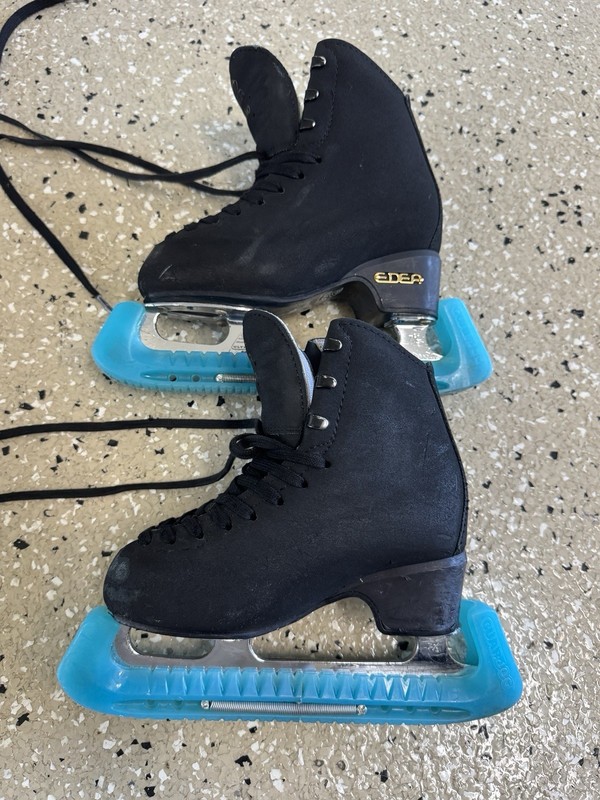 Edea Motivo 195 black Figure Skates with mirage blade （barely used）