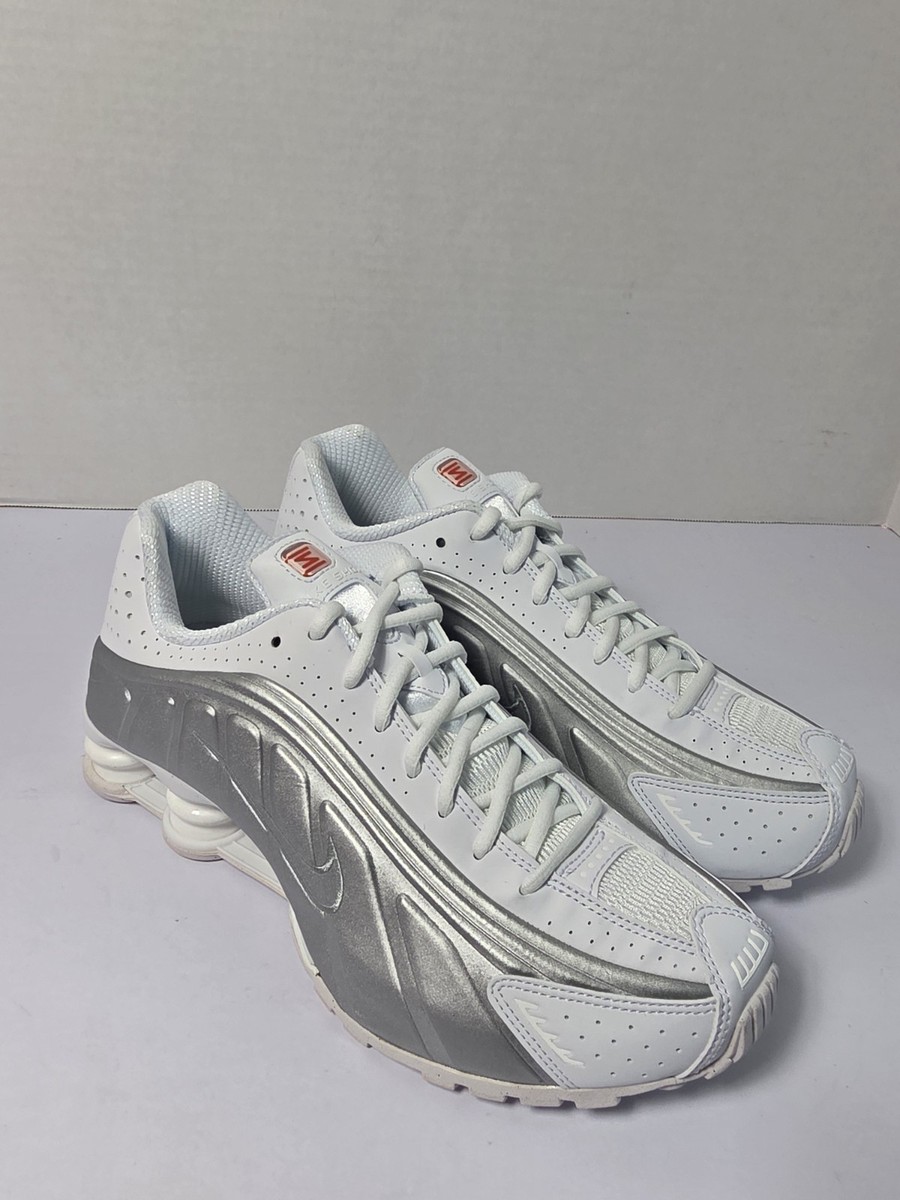 Size 9.5 - Nike Shox R4 White Metallic W AR3565-101 | eBay