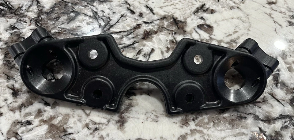 Тройной зажим для верхушки дерева Suzuki Hayabusa 08-20 - Изображение 2 из 3