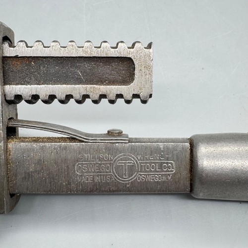 VTG STILLSON WRENCH No 10 OSWEGO TOOL CO Plumbing Pipe NICE WOOD HANDLE Working - Picture 2 of 9