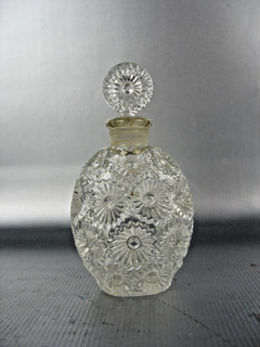 Rare petit flacon dessiné en 1937 signé R. Lalique pour Worth hauteur 7 cm