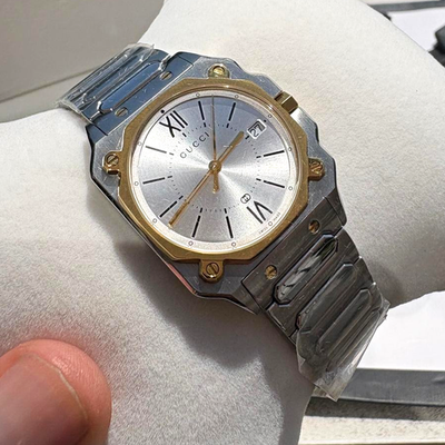 Authentic Gucci 1600L Women's Watch Gold Plated Quartz Pearl Dial