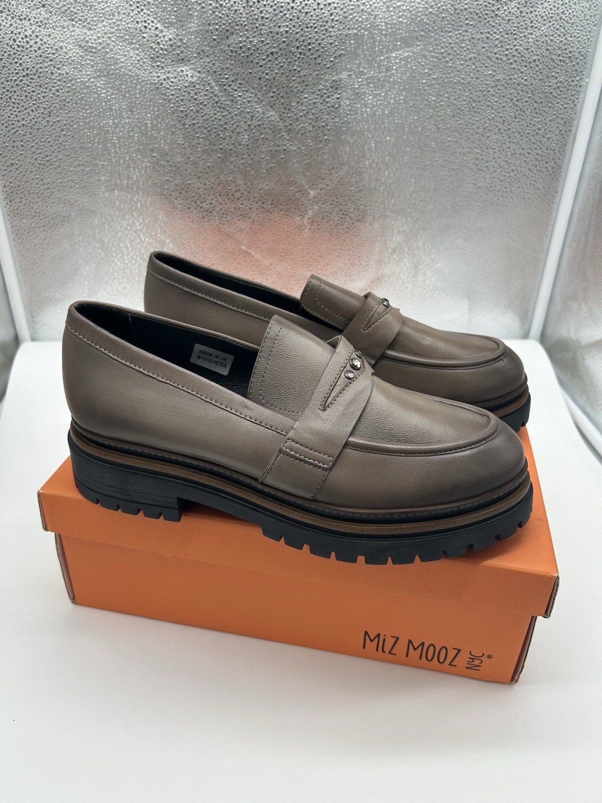 SAOLA Mocassini nuovi Miz Mooz Damian in pelle suola con borchie tortora taglia EU 41 US 9 5 10