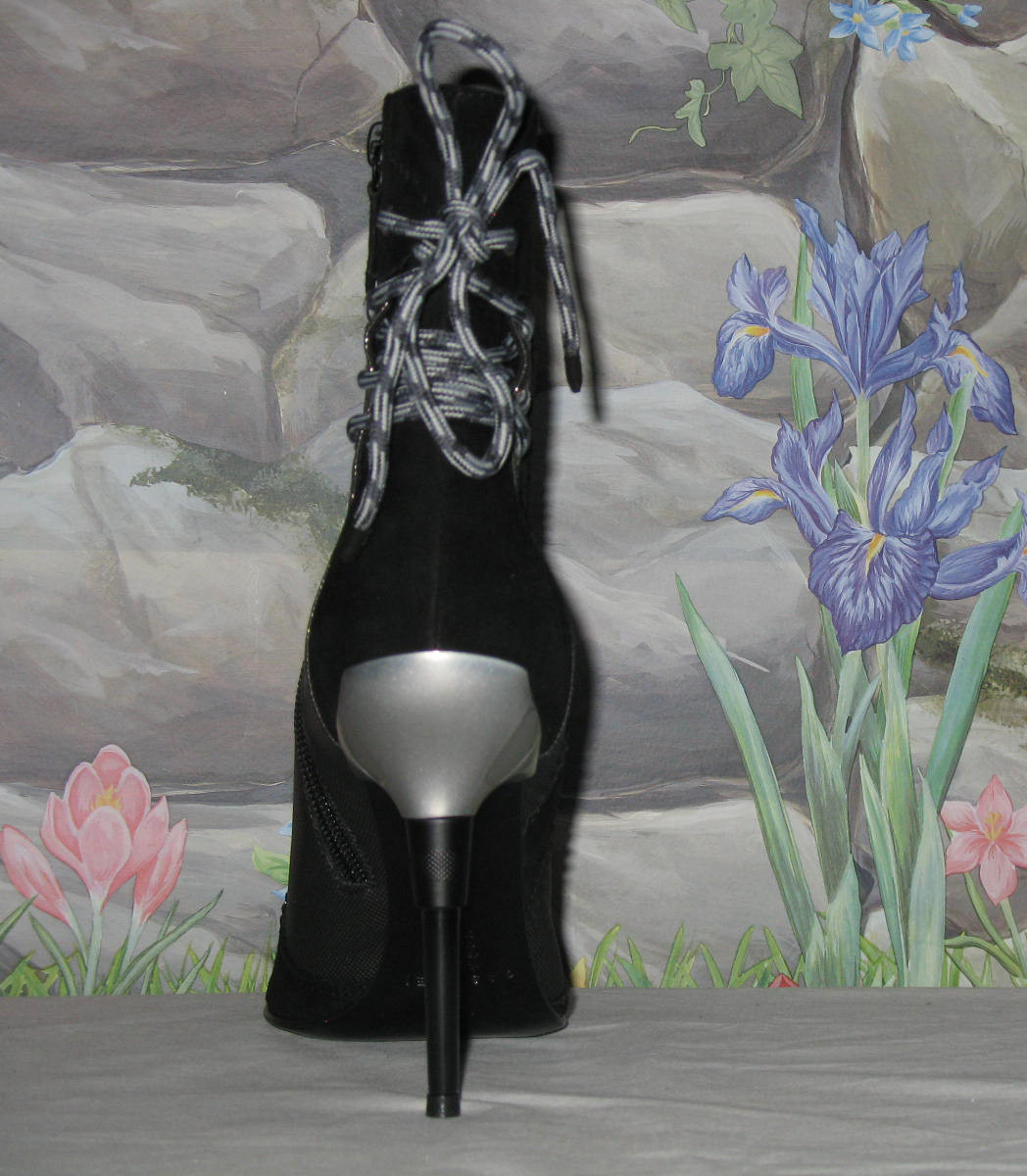 Bottes CASADEI En Daim Noir Avec Dentelle Et Maille Métallique - Taille 38.5