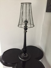 Lampe vintage à poser bois noirci et abat jour métal