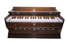 Premium quality Harmonium comes with a cover
