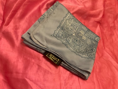 VINTAGE TIE RACK THE ART OF THE SCARF PALE BLUE PAISLEY DESIGN SQUARE SCARF 34” - Picture 7 of 9