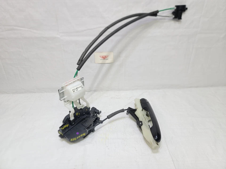 Actuador de cierre de puerta delantero izquierdo Hyundai Genesis 2013-2016 cupé con manija Foto 3 de 4