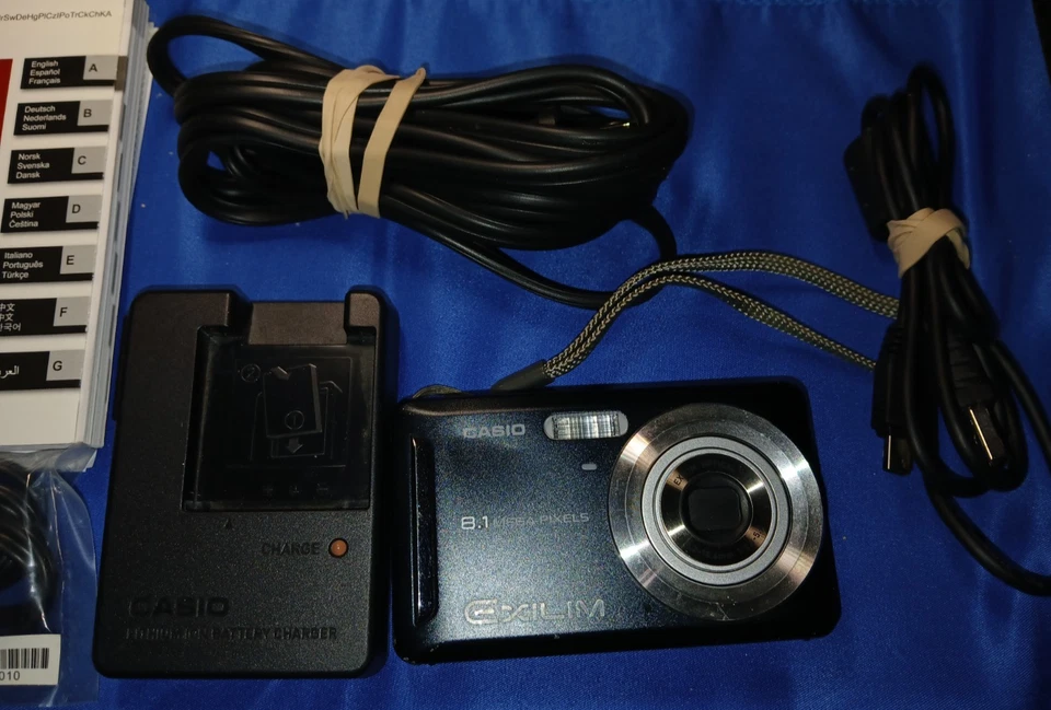 Casio Exilim EX-ZP 8.1 MP Digital Camera Black with Battery/Charger Tested Works - Image 3 of 4