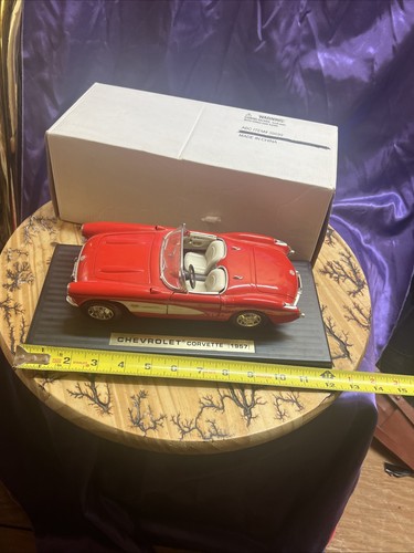 1:18 SCALE DIE CAST 1957 CHEVROLET CORVETTE ROAD TOUGH COLLECTION - Picture 12 of 12