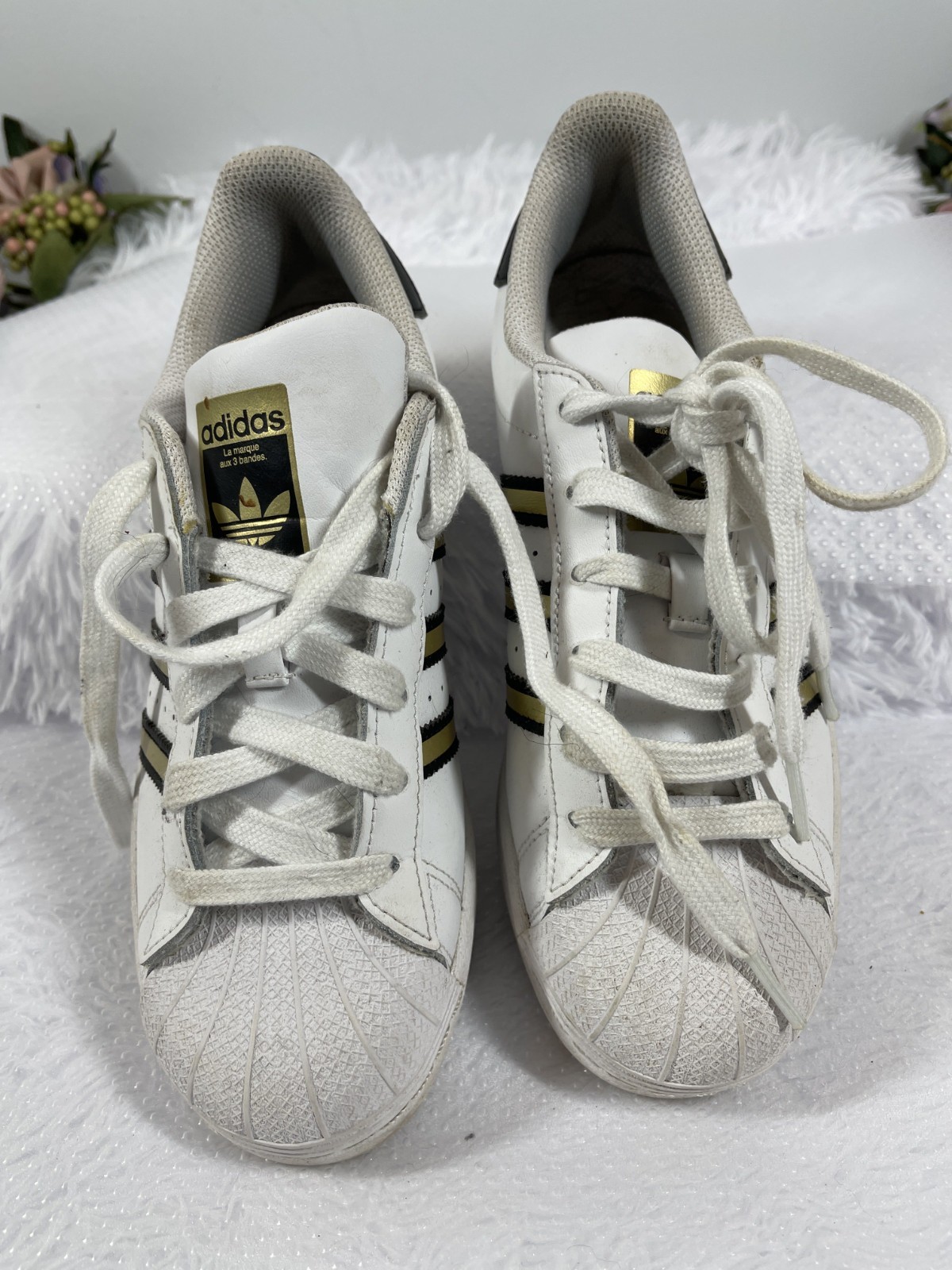 Adidas Superstar Sneakers Size 5.5 Boys White Athleisure Sporty Chic Streetwear thumbnail 3