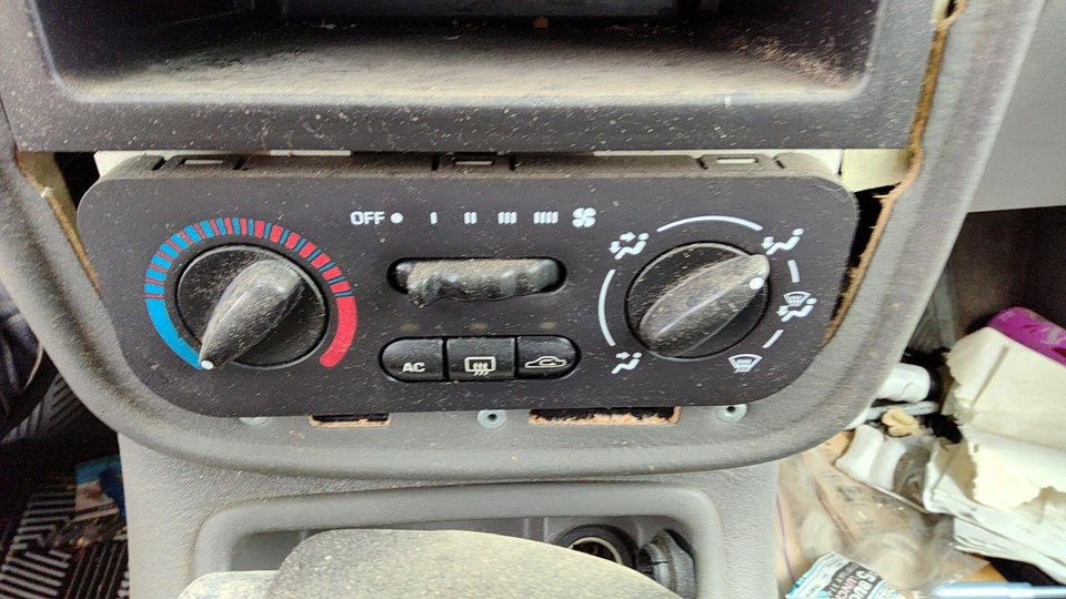 Módulo de control de temperatura Saturn L100 2000-2005 en tablero calentador unidad principal de CA fabricante original Foto 3 de 4