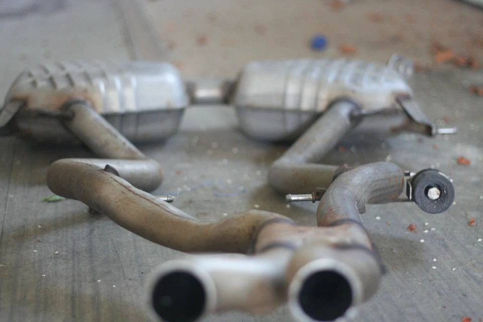 Escape traseiro para gatos E92 335i - Imagem 2 de 3