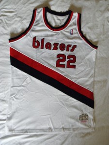 mitchell and ness clyde drexler jersey