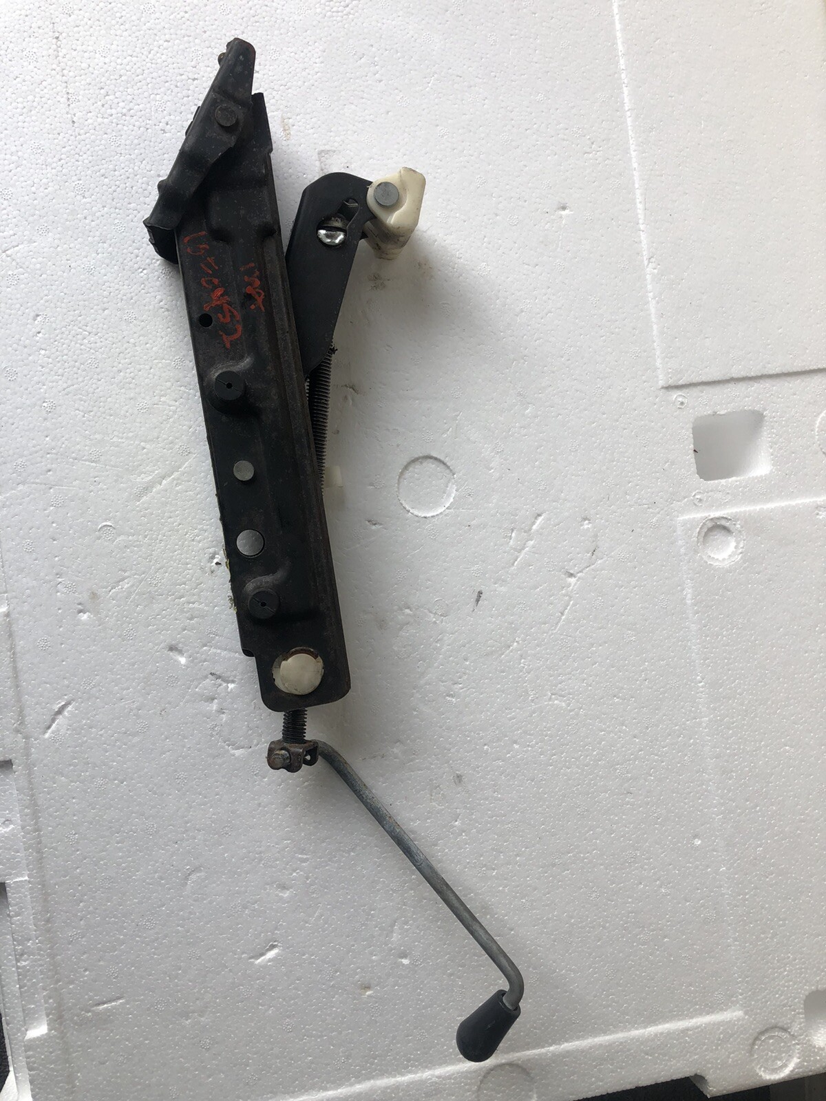 TOOL Jack 1999-2006 BMW Sedan E46 323i-330i Articulated steel jack  