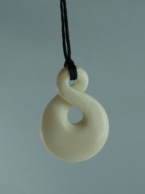Maori Knochen Carving  Single Twist  Neuseeland