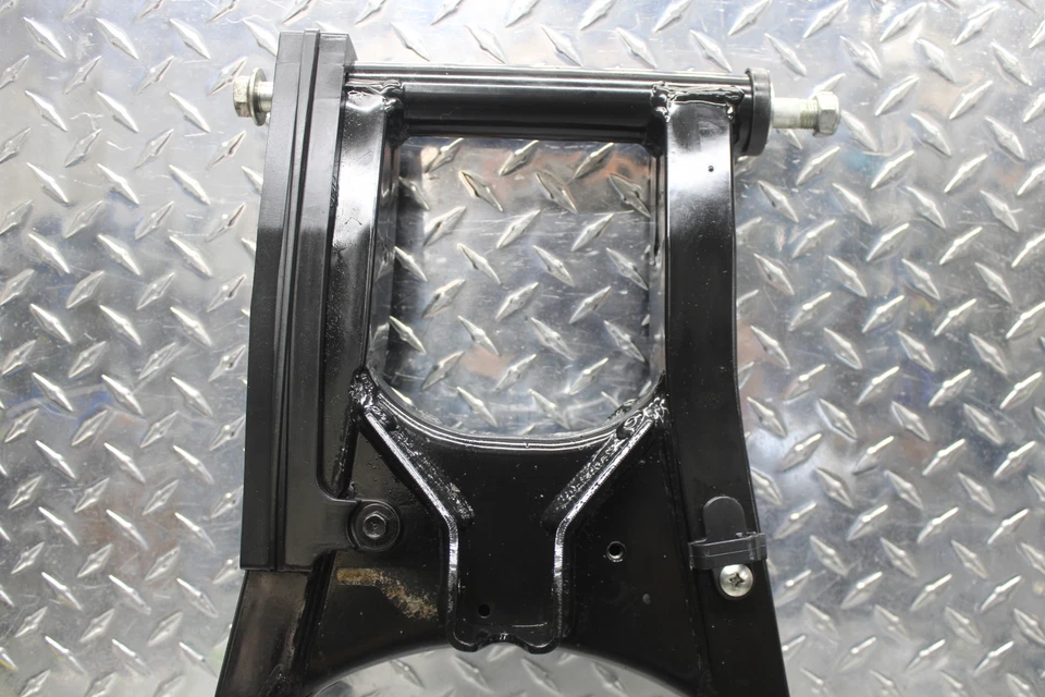 Suzuki GW250F 2015 basculante trasero suspensión trasera brazo oscilante 61100-48H00-Yga Foto 2 de 4