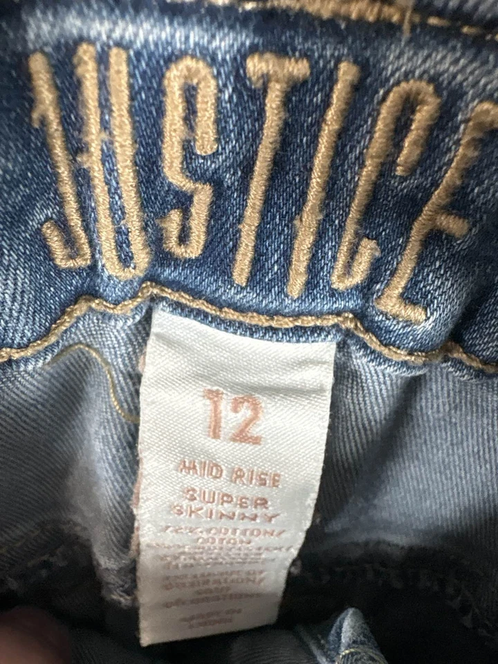 Mono de mezclilla ajustado Justice Jeans juvenil ribete de encaje desgastado puño enrollado 12 Foto 4 de 4