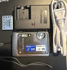 Olympus Stylus 770 SW 7.1MP Waterproof Digital Camera 2 Batteries Charger Tested