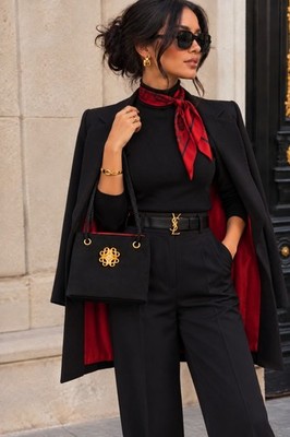 Yves Saint Laurent Umhängetasche Stoff schwarz rotes Futter Goldbeschläge