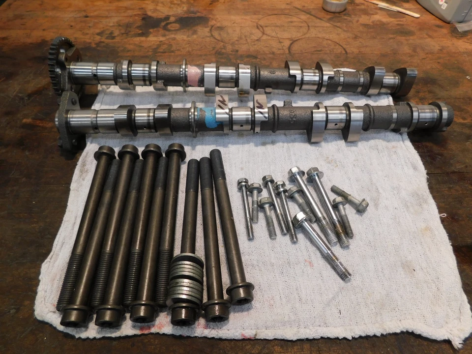 Yamaha 6bh-11102-11-00 cylinder head 1.8 liter all new valves and valve springs  - Image 2 of 4