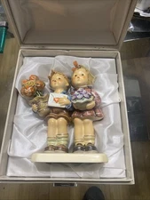 Goebel M.I. Hummel The Love Lives On” 50th Anniversary Figurine 1935–1985 w/ Box
